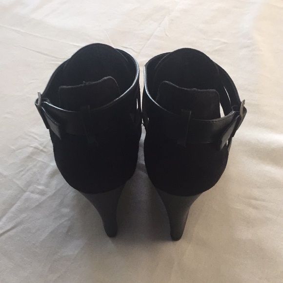 Shoes - Picture 4 of 4